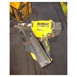 DeWalt 20v 30ï¿½ Paper Collated Framing Nailer