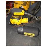 DeWalt Corded 1/4 Sheet Palm Grip Sander