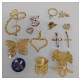 Pendants & Brooches Lot