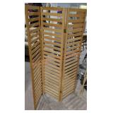 Wooden divider screen