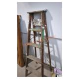 4-Ft wood and step ladder