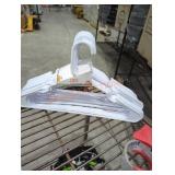 1 pack of 20 plastic white hangers