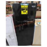 Magic Chef 2-Door Refrigerator and Freezer