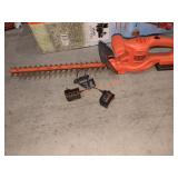 Black+ Decker 20V 18" Hedge Trimmer Kit