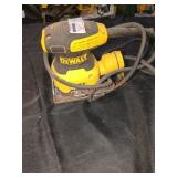 DeWalt Corded 1/4 Sheet Palm Sander
