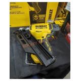 DeWalt 20v 30ï¿½ paper collated framing nailer