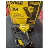 DeWalt 20V 30ï¿½ Paper Collated Framing Nailer