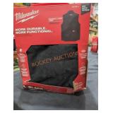 Milwaukee Large black sherpa-lined vest