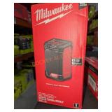 Milwaukee M12 Radio+Charger