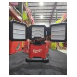 Milwaukee M18 Triple-Panel Flood Light