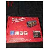 Milwaukee 1-1/2" 9Ga Galvanized Staples Box