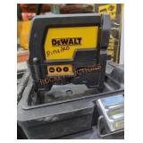 DeWalt cross line /plumb spot combination level
