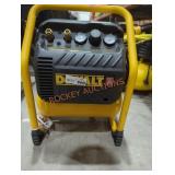 DeWalt 2.5Gal Compressor 200PSI