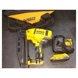 DeWalt 20v 16ga Angle Finish Nailer Kit