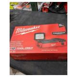 Milwaukee M12 Flood Light W USB Charging