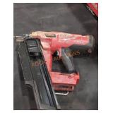 Milwaukee M18 21ï¿½ Round Head Nailer