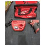 Milwaukee M12 1/4" Impact Wrench Kit