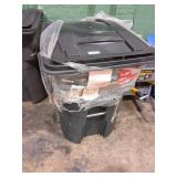 Milton Pick Up.96 Gallon Garbage Can