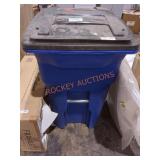 Pick up in Milton, Toter 64Gal. Trash Can