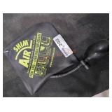 Inflatable pry bar