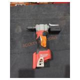 Milwaukee M12 Rivet Tool Milwaukee M12 Rivet Tool