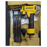 DeWalt 18 GA Brad Nailer