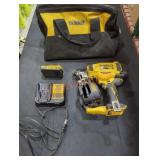 DeWalt 20V Roofing Nailer Kit DeWalt 20V Roofing Nailer Kit