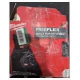 Milwaukee Freeflex Insulated Bibs LARGE BLaCK Milwaukee Freeflex Insulated Bibs LARGE BLaCK