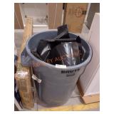 Brute 32 Gallon Trash Can Assorted Items