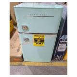 Magic Chef 3.2cu.ft Mini Retro Refrigerator