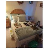 Full-Size Whicker Bed