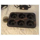 Vintage Bunt Pan