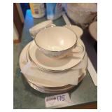 wyndcrest Lenox Dish Set