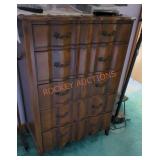 Vintage Scalloped 5 drawer Dresser