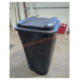 Rubbermaid Outdoor Trashcan