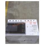 Magic Chef 0.9 cu ft Countertop Microwave