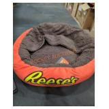 Reeses oval pet bed
