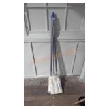 6 mops