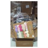 Sanldes and bows box lot