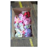 Stuffed animals box lot