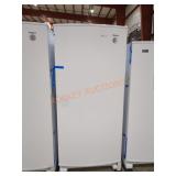 Whirlpool 17.7 cu ft Upright Freezer White