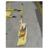 Rubbermaid Dust Mop Kit