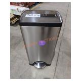 Simple Human Garbage Can With Pedal