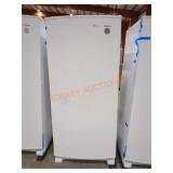 Whirlpool 17.7 cu ft Upright Freezer White