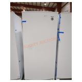Whirlpool 17.7 cu ft Upright Freezer White