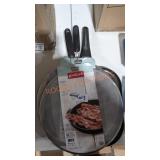 Splatter screens and griddle pan