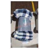 Soft throw blanket