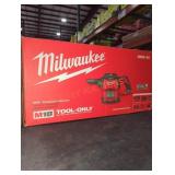 Milwaukee M18 compact vacuum