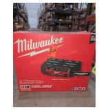 Milwaukee M18 PACKOUT RADIO +Charger