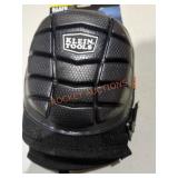 Lightweight gel knee pads